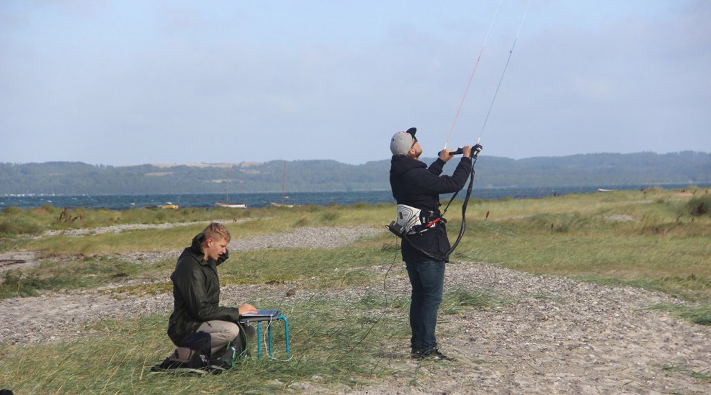 Evaluation of the tactile communication for kite control tasks